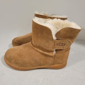 Lightly used size 9 Toddler (Girls) Ugg Winter Boots